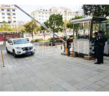 車牌智能識別系統(tǒng)的識別率是否會受到地域、物體和亮度等因素影響？
